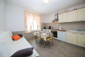 Iron/ironing board, free WiFi