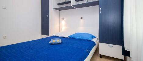 Iron/ironing board, free WiFi