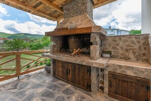 BBQ/picnic area - House Mali Dvori (Podbablje)