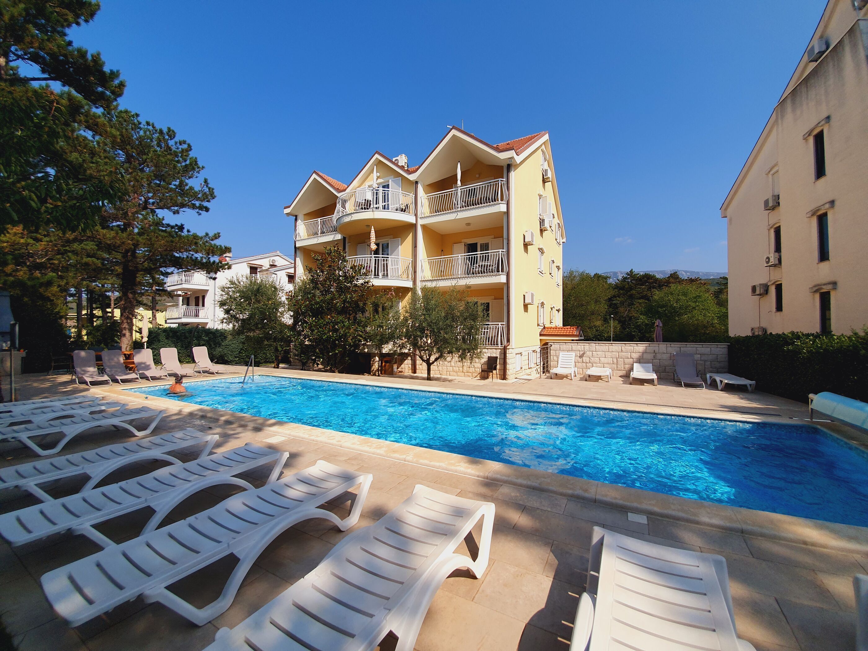 Outdoor pool, a heated pool