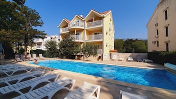 Outdoor pool, a heated pool