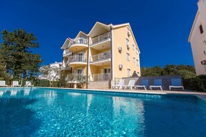 Outdoor pool, a heated pool