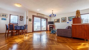 Living room - Apartment Diracca (Malinska-Dubasnica)