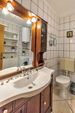 Bathroom | Shower - Apartment Diracca (Malinska-Dubasnica)