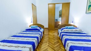 Iron/ironing board, free WiFi