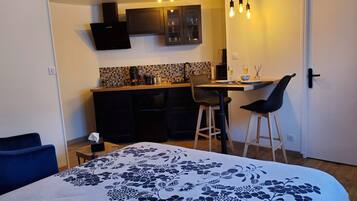 1 bedroom, in-room safe, free WiFi, bed sheets