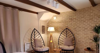 Jacuzzi privatif dans maison de village au calme