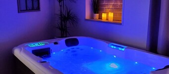 Jacuzzi privatif dans maison de village au calme