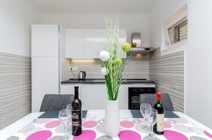 Cuisine privée | Réfrigérateur, micro-ondes, four, plaque de cuisson