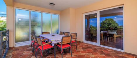 House | Terrace/patio