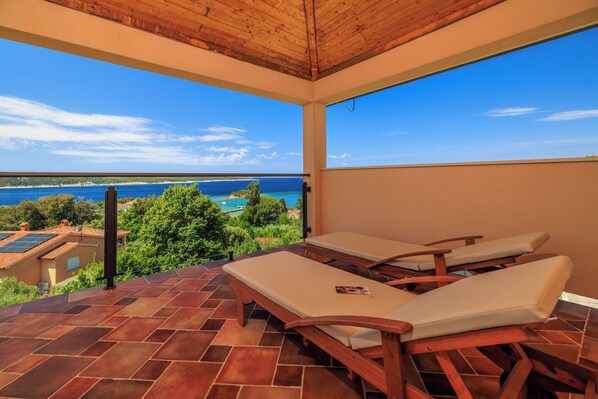 House | Water view