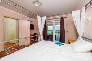 House | Iron/ironing board, free WiFi