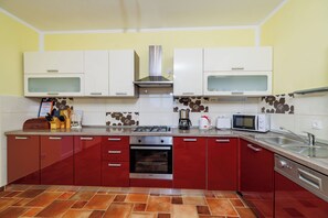 Ferienhaus | Eigene Küche | Kühlschrank, Mikrowelle, Ofen, Herdplatte