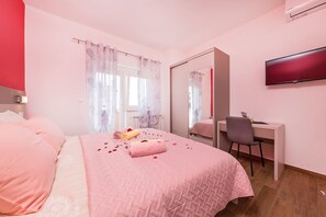 In-room safe, iron/ironing board, free cots/infant beds, free WiFi