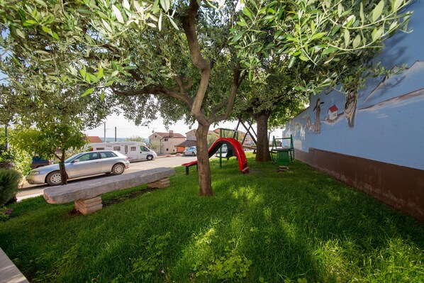 Fireplace, DVD player