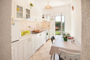 Apartment (A1) | Private kitchen | Fridge, oven, stovetop, espresso maker - Apartments Milica (Kastela)
