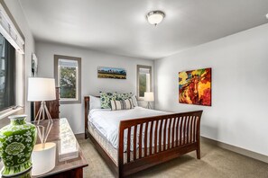 2 bedrooms, iron/ironing board, free WiFi, bed sheets - Luxury Condo! Near Breckenridge and Copper Mountain Ski Areas! (Frisco)