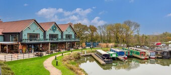 Penthouse Flat • Central MK • Balcony • Parking