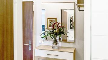 1 bedroom, iron/ironing board, travel cot, free WiFi