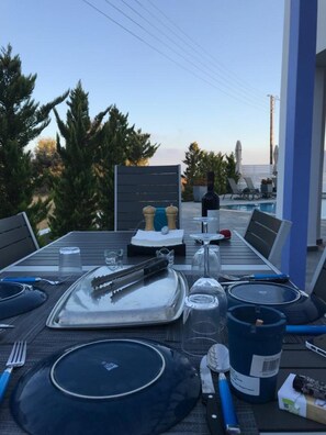 Villa | Balcony - Sam29 3-bed Villa in Monolithos (Santorini)