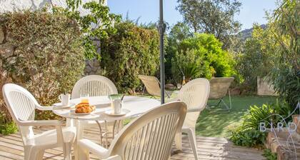 COZY APARTMENT, BEAUTIFUL DOMAIN, SWIMMING POOL, TENNIS AND SEA OVERVIEW
