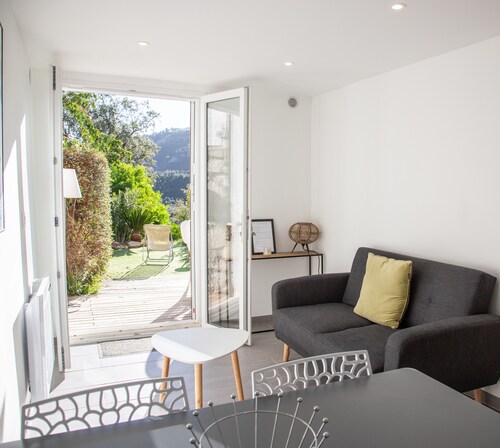 APPARTEMENT COSY, BEAU DOMAINE, PISCINE, TENNIS ET APERCU MER