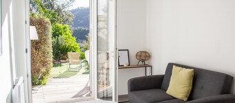 COZY APARTMENT, BEAUTIFUL DOMAIN, SWIMMING POOL, TENNIS AND SEA OVERVIEW