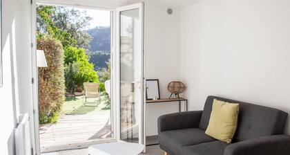 APPARTEMENT COSY, BEAU DOMAINE, PISCINE, TENNIS ET APERCU MER