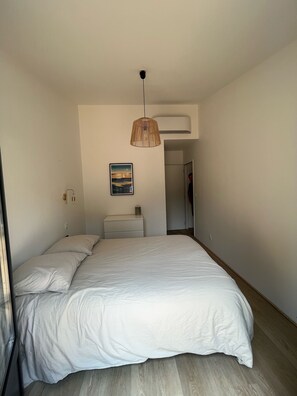 4 bedrooms, desk, free WiFi, bed sheets