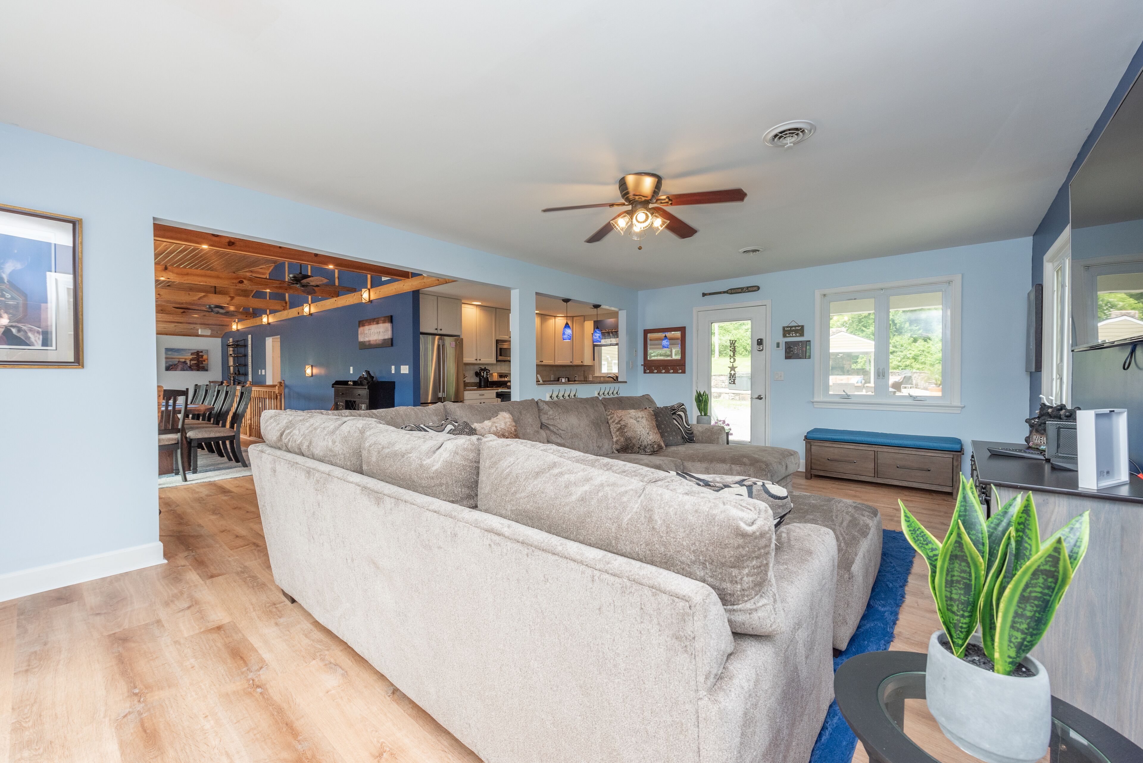 New! Cool Change: Split Lake Front, Ski Area, Dock Slip, Pool Table, Hot Tub!