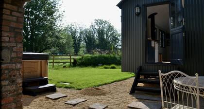 Large Luxury Shepherds Hut with Hot Tub near Bath