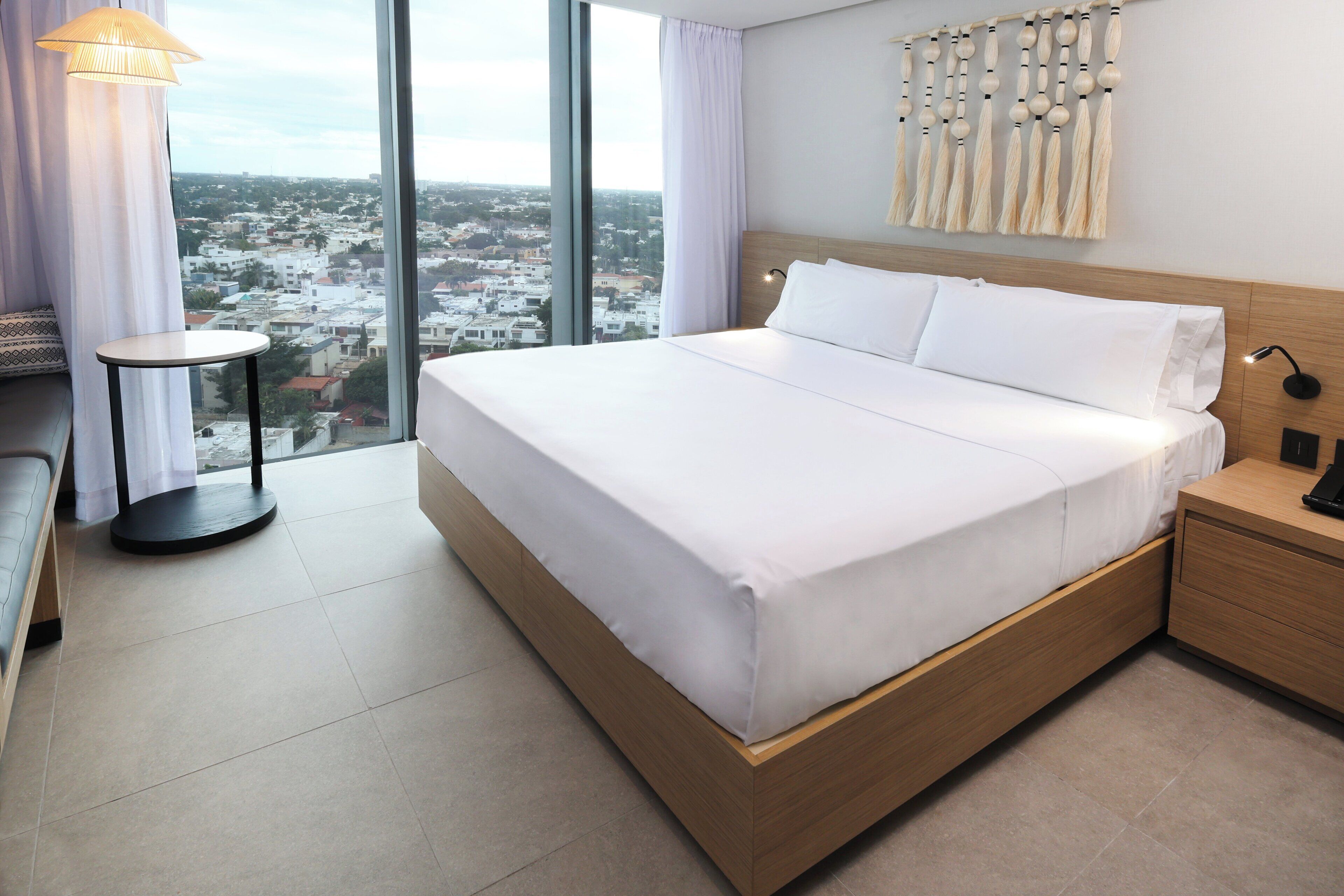 ห้องพรีเมียม, เตียงคิงไซส์ 1 เตียง, วิวเมือง (High Floor) | ตู้นิรภัยในห้องพัก, โต๊ะทำงาน, พื้นที่ทำงานแบบใช้แล็ปท็อป, ผ้าม่านกันแสง