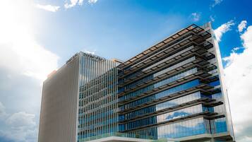 Vista frontal de la propiedad