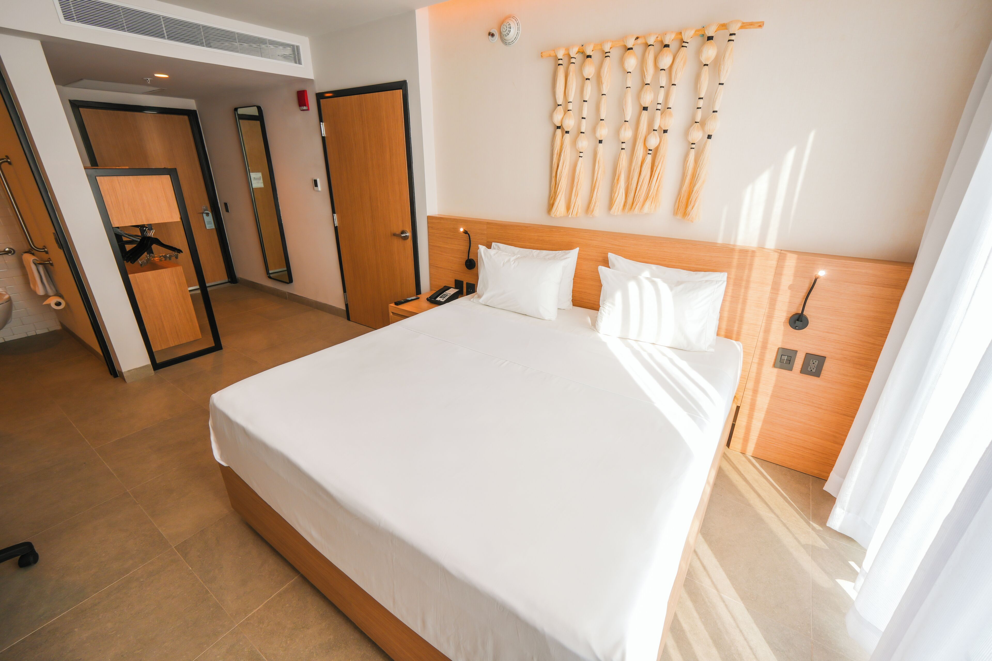 Standard Room, 1 King Bed, Accessible (Communications) | In-room safe, desk, laptop workspace, blackout drapes