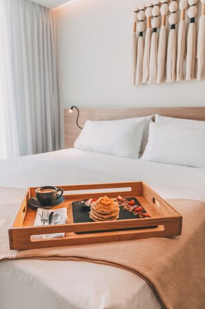 In-room safe, desk, laptop workspace, blackout drapes - Crowne Plaza Merida by IHG (Mérida)