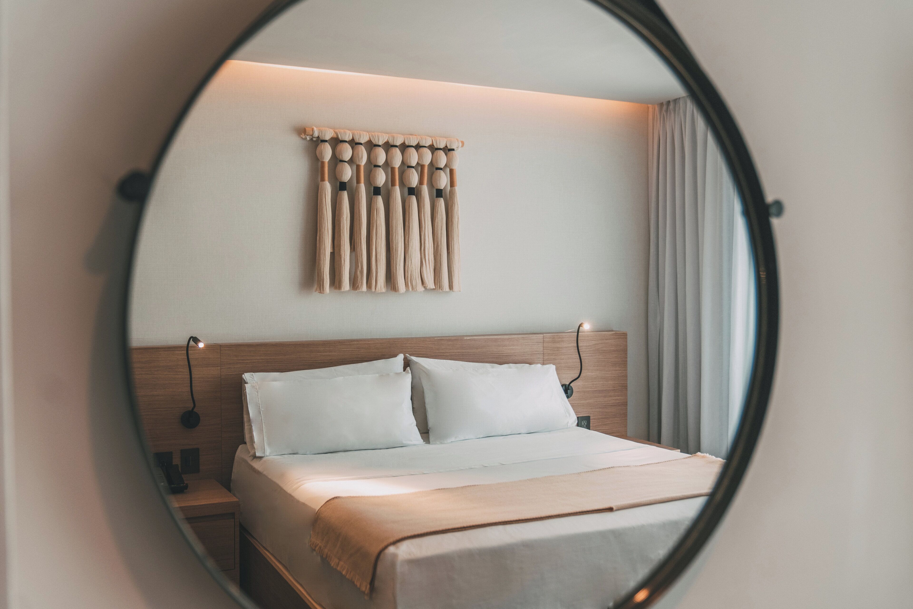 Caja de seguridad en la habitación y escritorio 