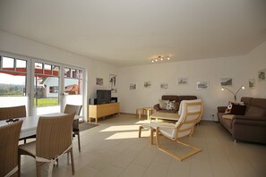 TV, DVD player, books, stereo - Reethaus Am Mariannenweg 14b (Boltenhagen)