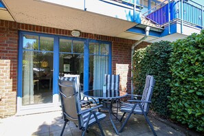 تناول الطعام بالخارج