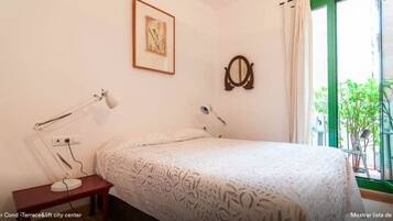 2 bedrooms, iron/ironing board, travel crib, internet