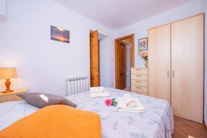 Family House, 1 Bedroom, Mountainside (Paulotti Antico Borgo Ground Floor) | 1 bedroom, free WiFi, bed sheets - Paulotti Antico Borgo Ground Floor (Ne)