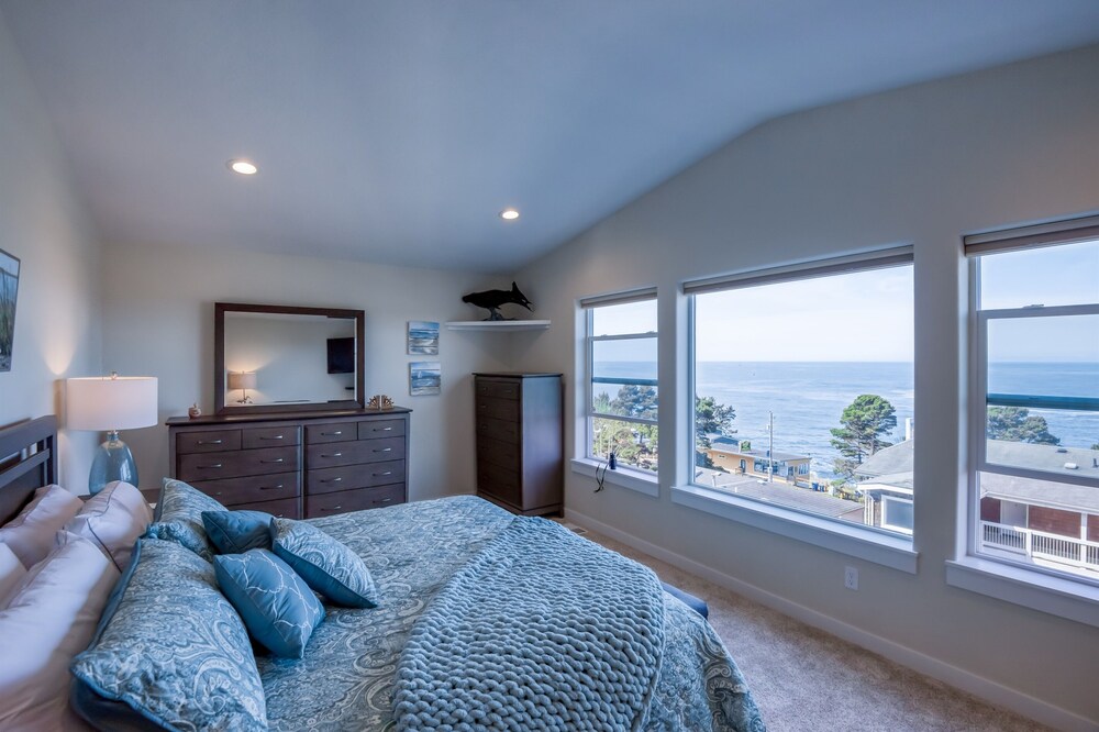 The Captains Looksout Sleeps 6, Hot Tub, Pet Friendly, Ocean View