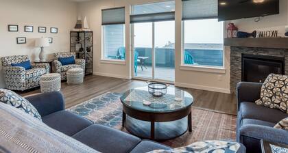 The Captains Lookout Sleeps 6, Hot Tub, Pet Friendly, Ocean View