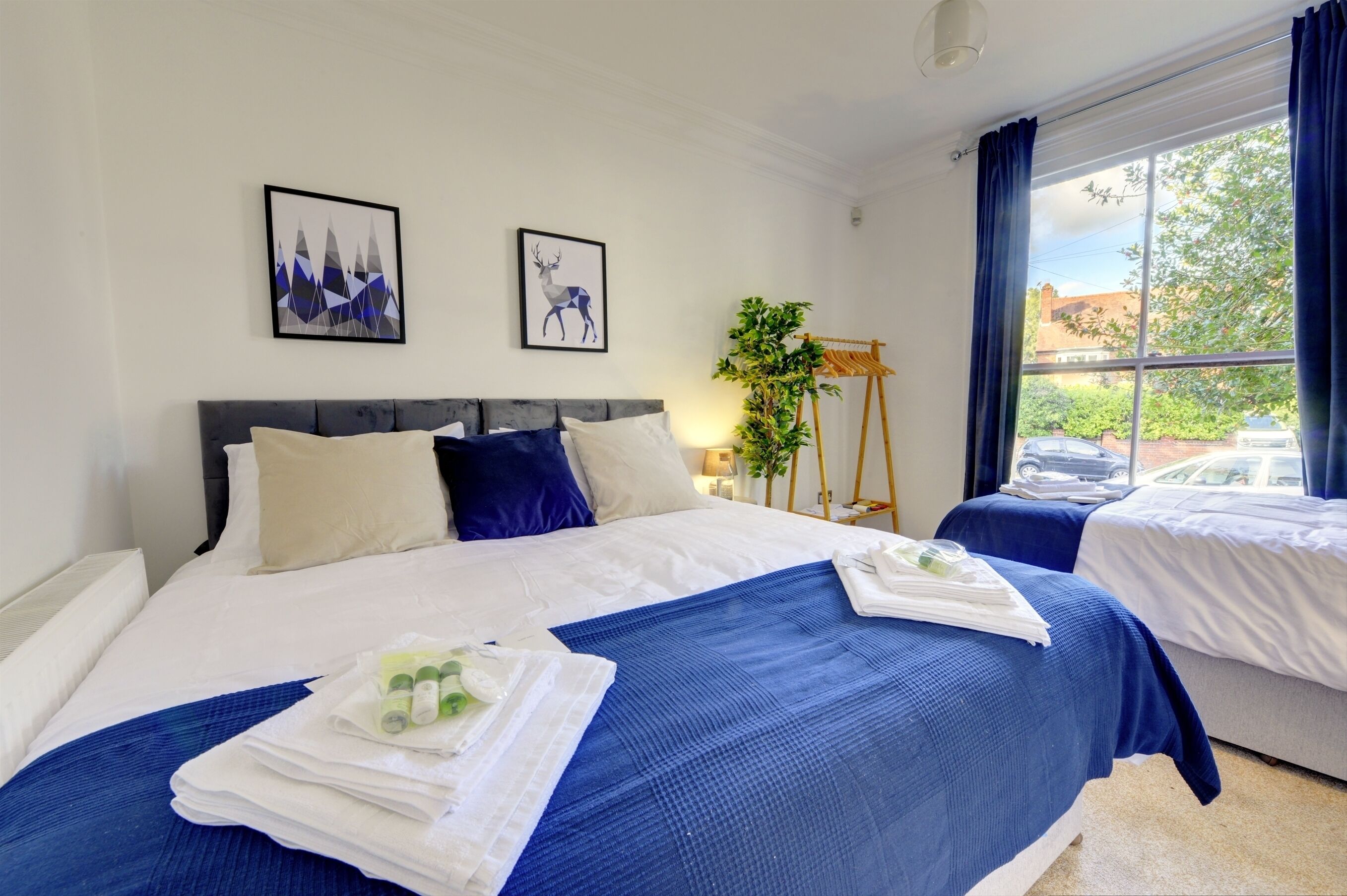 2 عدّة غرف نوم ومكتب وواي فاي مجانًا وملاءات أسرّة