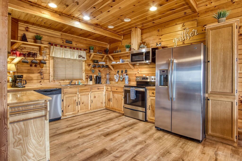 Eagles View - BREATHTAKING VIEWS, Hot Tub, Pool Access!!!