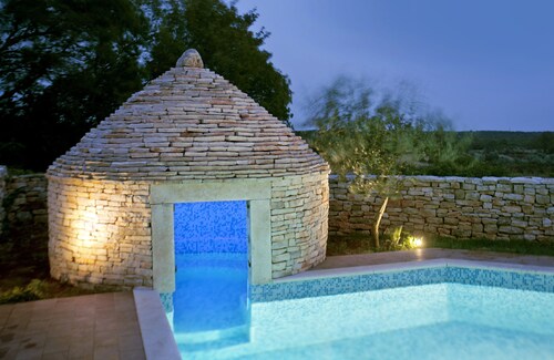 Holiday house for 12 person with pool on peaceful location
