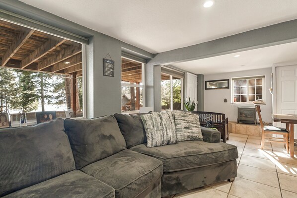 Télévision, cheminée