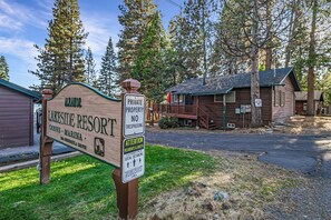 Exterior - Stunning Lake  Views at Lake Almanor Cabins 6 & 7 (Lake Almanor)