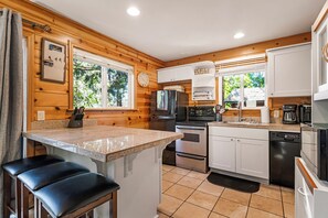 Fridge, microwave, oven, stovetop - Stunning Lake  Views at Lake Almanor Cabins 6 & 7 (Lake Almanor)