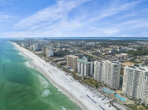 On the beach - AVAILABLE NOW! SLEEPS 6! RECENTLY UPDATED! (Destin)