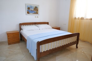Desk, soundproofing, free WiFi - Pellumb Apartments (Ksamil)